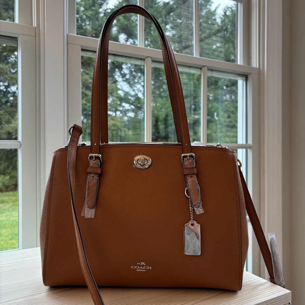 NWT Coach Leather Turnlock Carryall 29